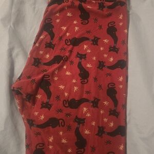 LuLaRoe Red Leggings with Black Cat Print